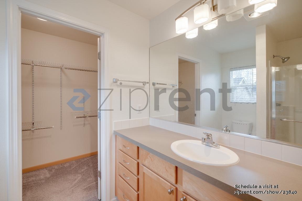 Building Photo - 4406 Roxanna Loop SE
