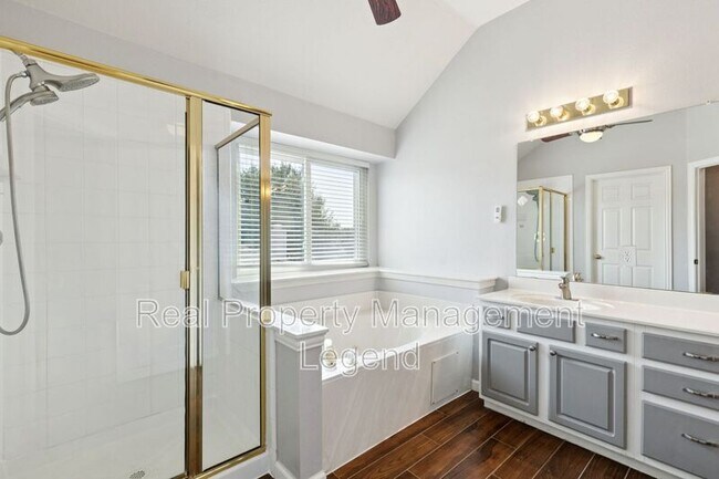 Building Photo - 1805 Sumac Dr
