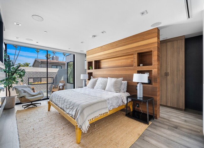 Building Photo - 838 California Ave