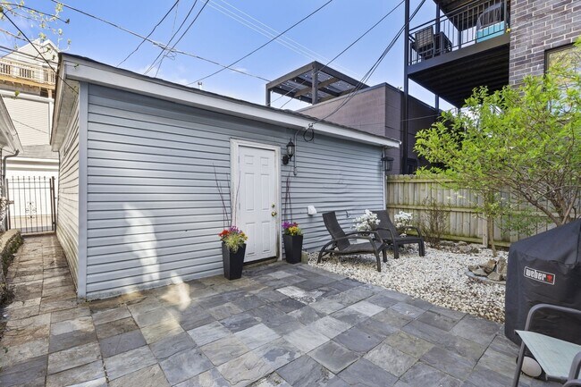 Building Photo - 3721 N Ashland Ave