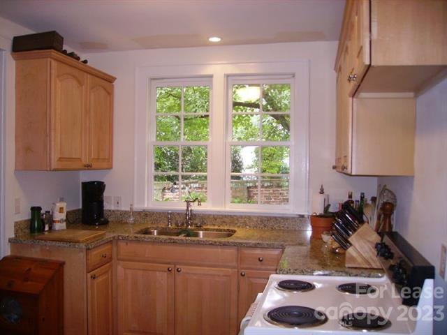 Building Photo - 2514 Vail Ave