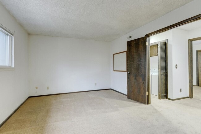 Building Photo - Charming Residence in a Prime Location 3bed/2bath - Shop Not Included