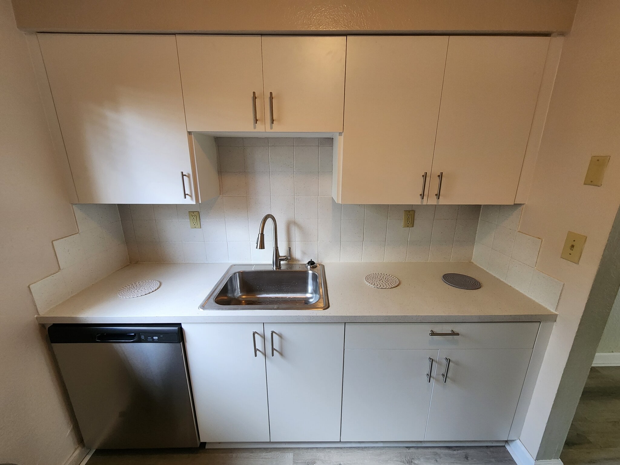 Building Photo - 2607 NE 8th Ave