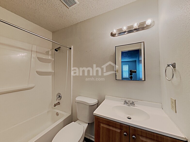 Building Photo - 13352 Pecan Glade