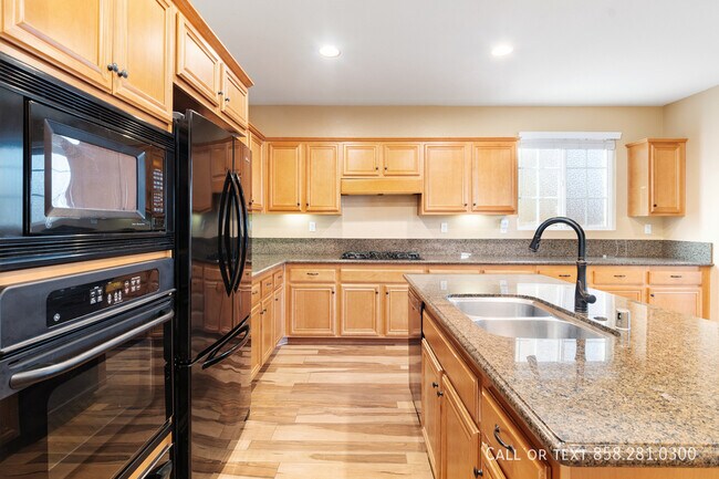 Building Photo - 1177 Parkview Dr