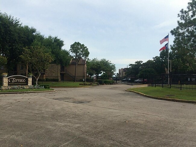 Building Photo - 10555 Turtlewood Ct