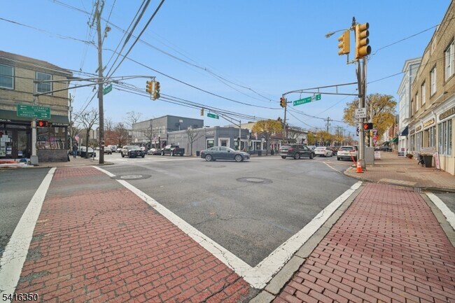 Building Photo - 246 Main St