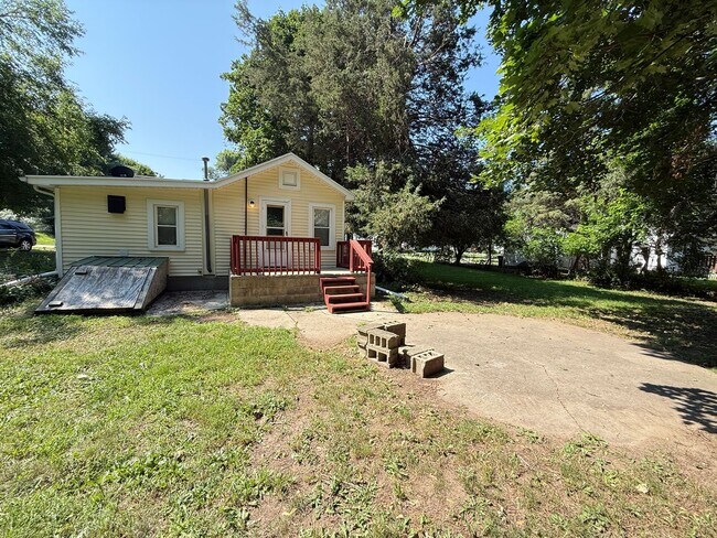 Building Photo - 2-Bedroom Single-Family Home in Vandercook Lake
