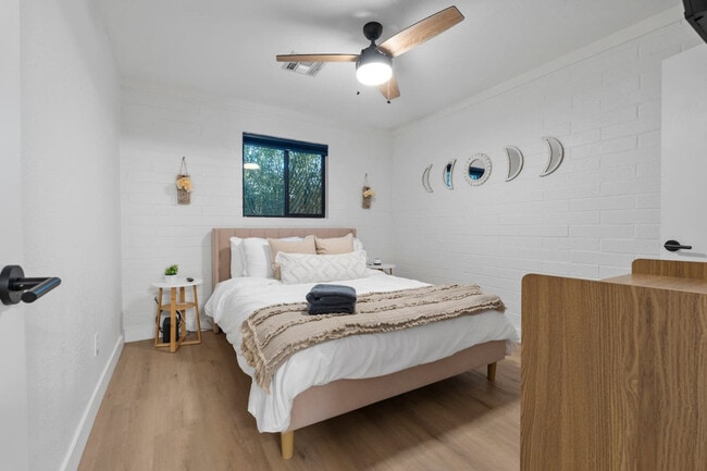 Building Photo - 4407 N 13th Pl