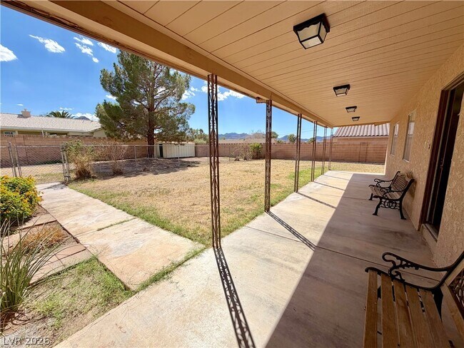 Building Photo - 1571 Turf Dr