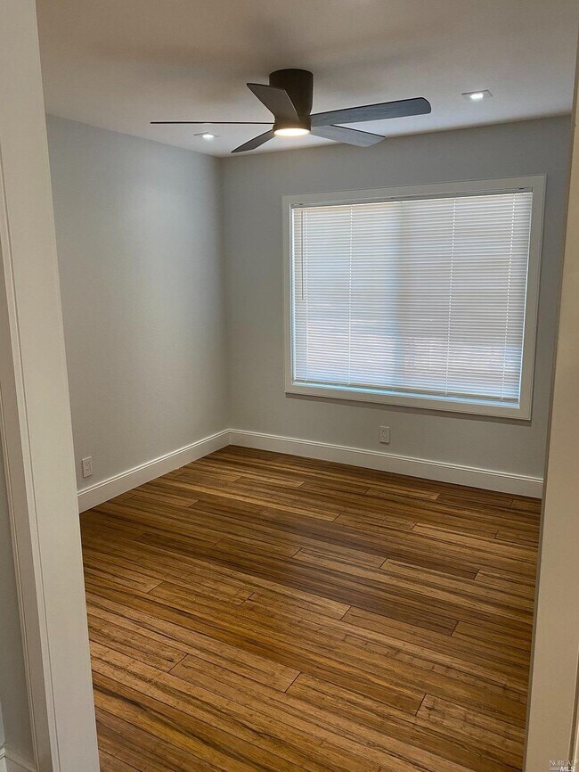 Building Photo - 1570 Parkwood St