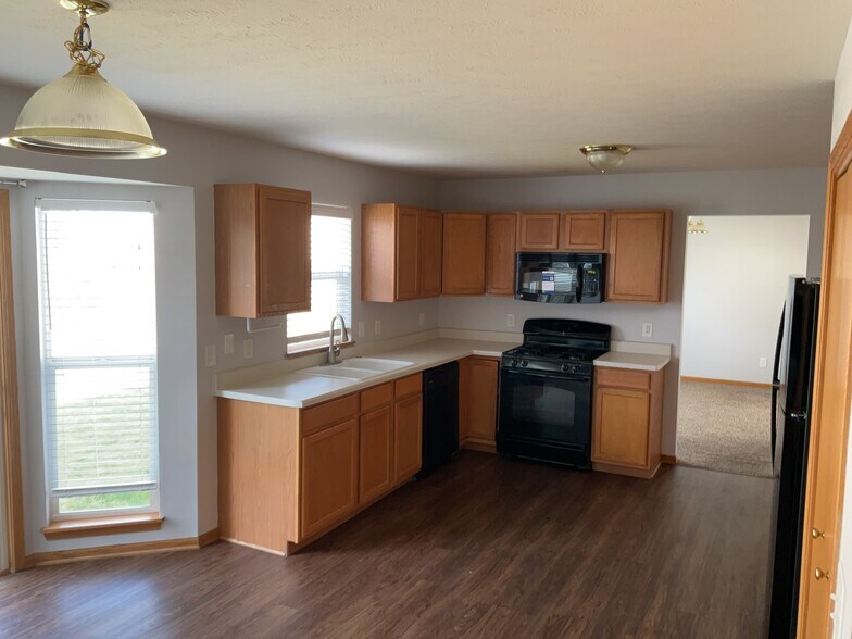 Building Photo - 948 Bradley Ln