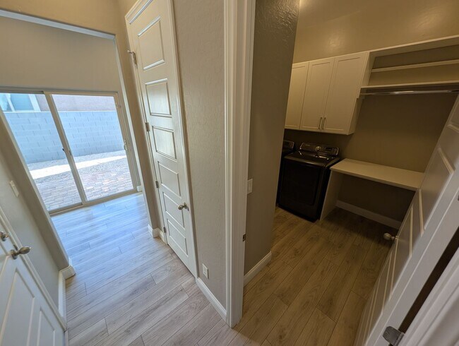 Building Photo - 4535 Herbert River Ave