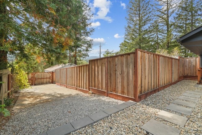 Building Photo - 789 Cañada Rd