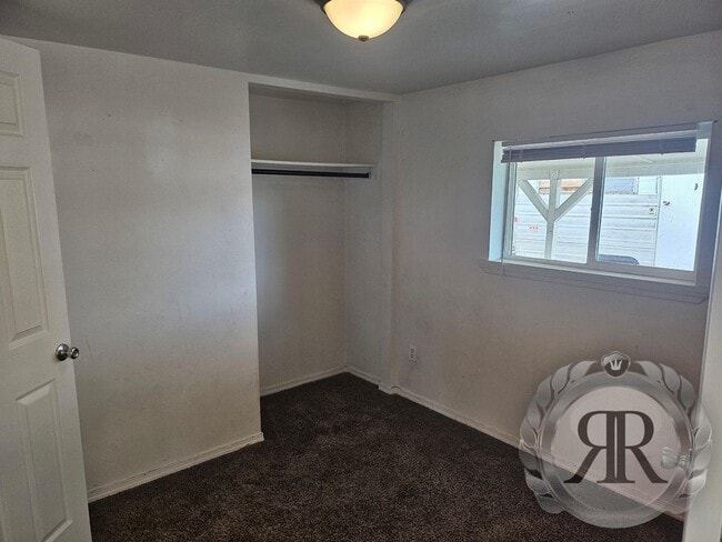 Building Photo - 2 Bedroom 1 Bathroom Home