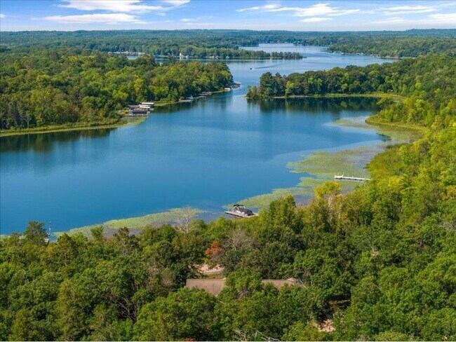 Building Photo - 11423 Fawn Lake Rd