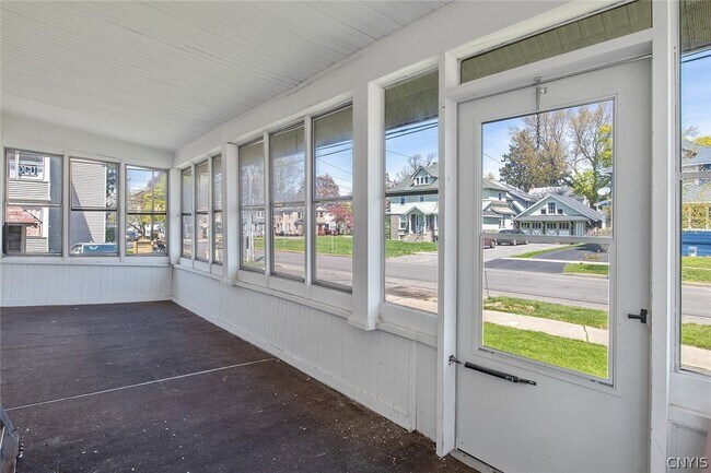 Building Photo - 967 Wadsworth St