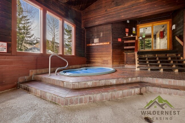 Building Photo - Bright and Welcoming Fully Furnished 2 Bedroom/2Bath Condo In Wildernest- All Utilities included