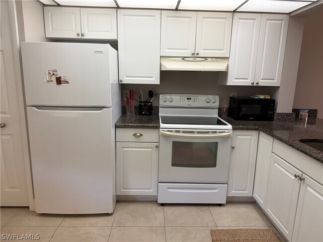 Building Photo - 1085 Forest Lakes Dr