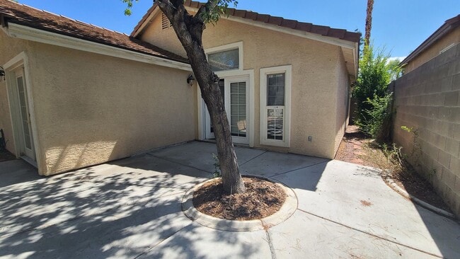 Building Photo - 1413 Iron Springs Dr
