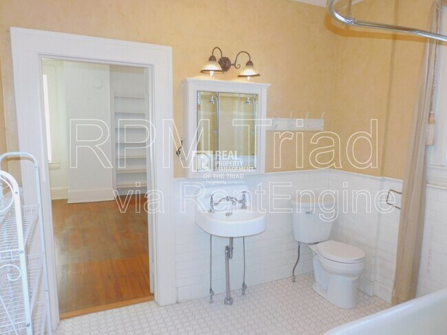 Building Photo - 1224 Glade St NW
