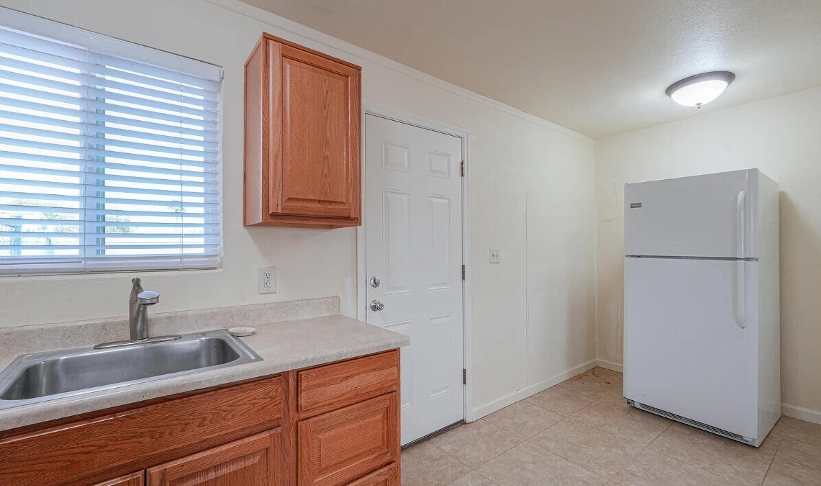 Building Photo - 302 N Morrison Ave