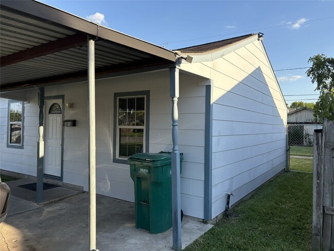 Building Photo - 3010 Washington St