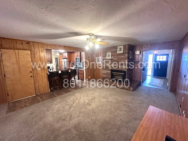 Building Photo - NO DEPOSIT option available for qualified ...