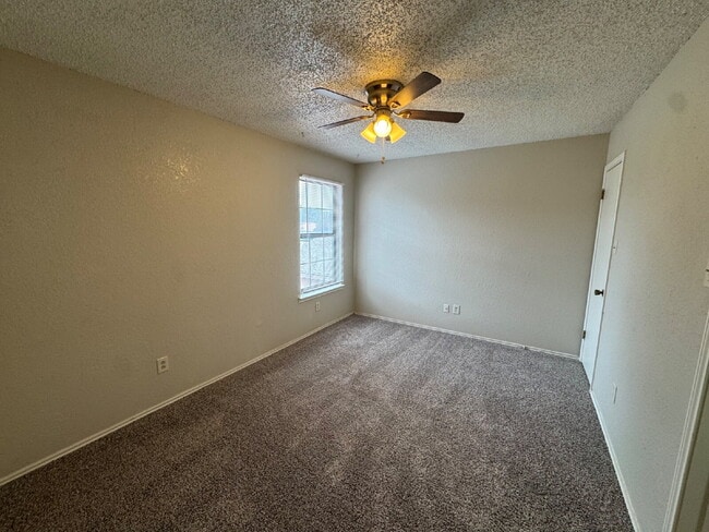 Building Photo - Beautiful Duplex in West Lubbock