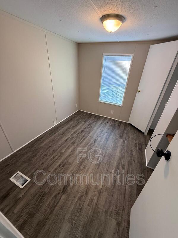 Building Photo - 3160 Dunn St