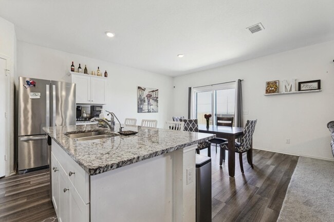 Building Photo - 5810 Rue Picasso