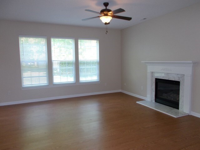 Building Photo - 8526 Fox Tail Ln