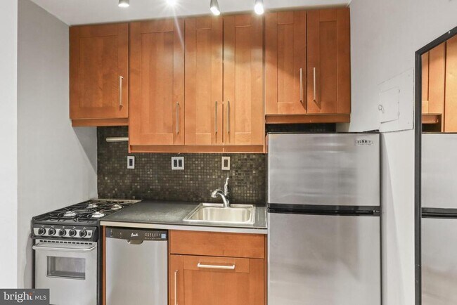 Building Photo - 801 N Pitt St