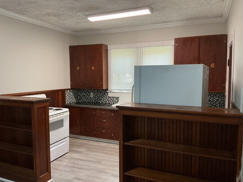 Building Photo - 405 N 16th Ave