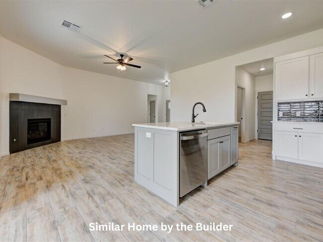 Building Photo - Move-In Ready! 4-Bed Home in Mustang
