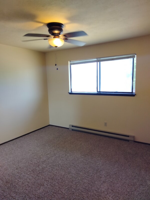 Building Photo - 797 Meadows Dr