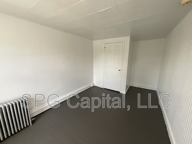 Building Photo - 286 W Jackson St