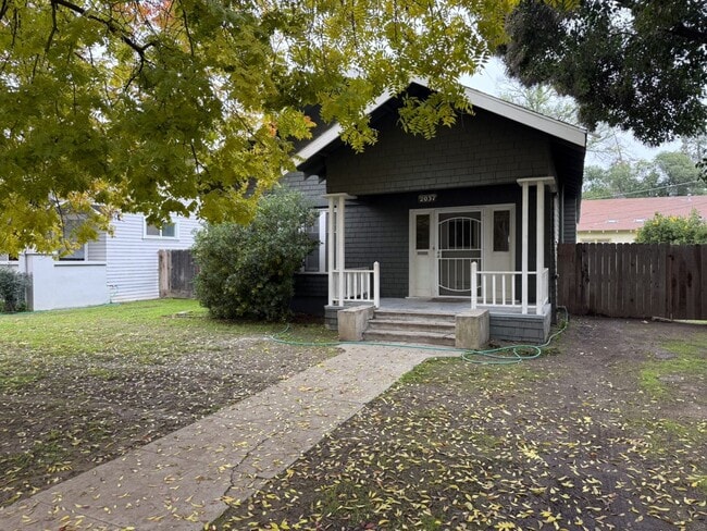 Primary Photo - Endearing 2/1 Available Now!!!