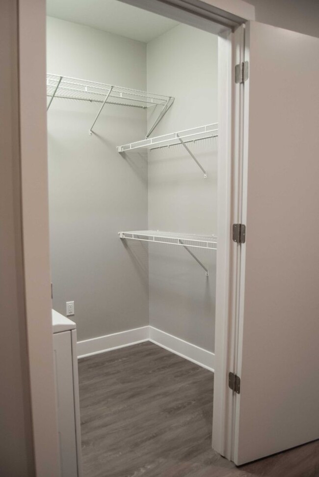 Building Photo - Hope | Studio Bedroom