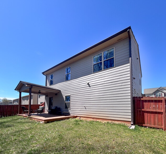 Building Photo - 421 Park W Blvd