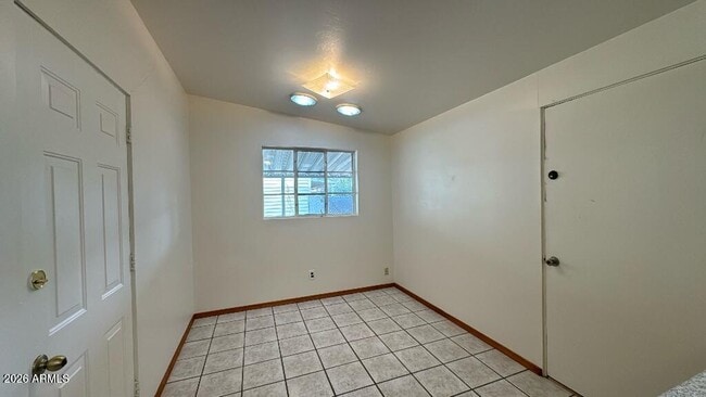 Building Photo - 35 E James Dr