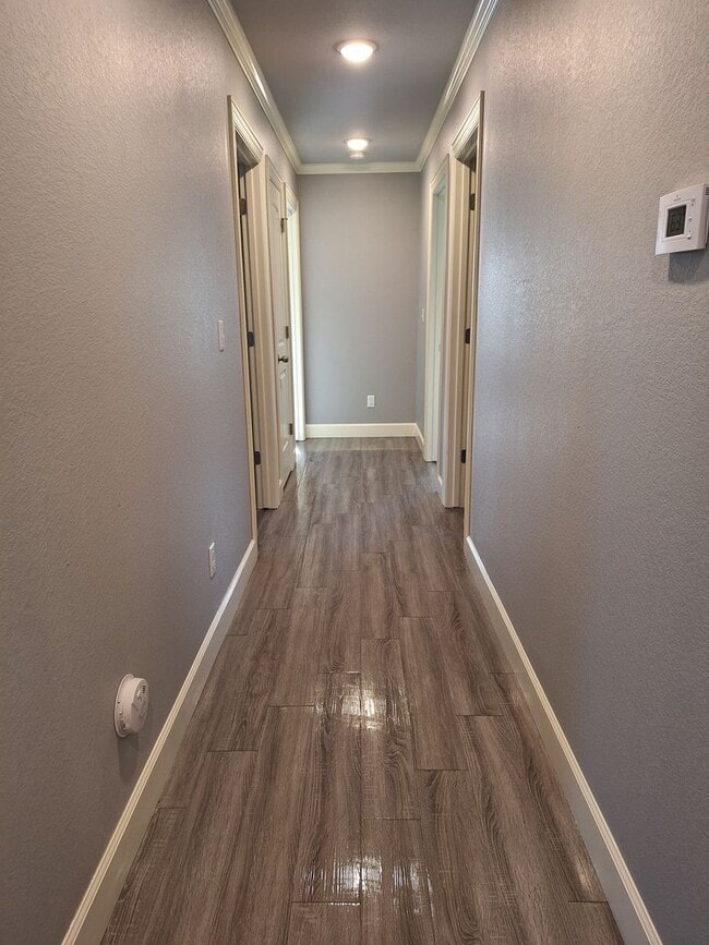 Building Photo - 3 bedroom Duplex