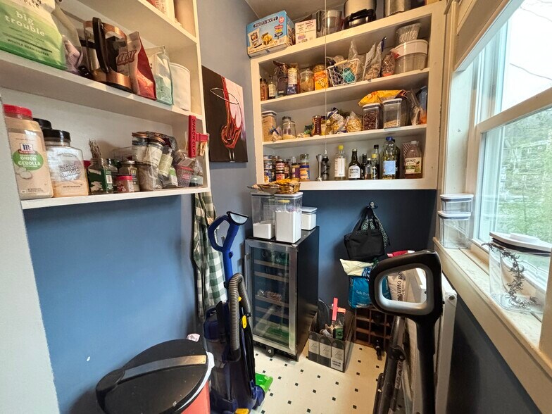 Building Photo - 94-96-96 Rossmore Rd