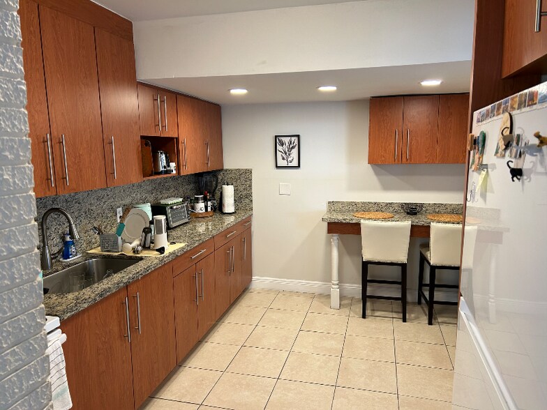 Building Photo - 230 SW 15th St