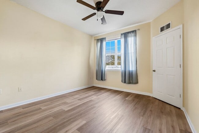 Building Photo - 410 S Villa San Marco Dr