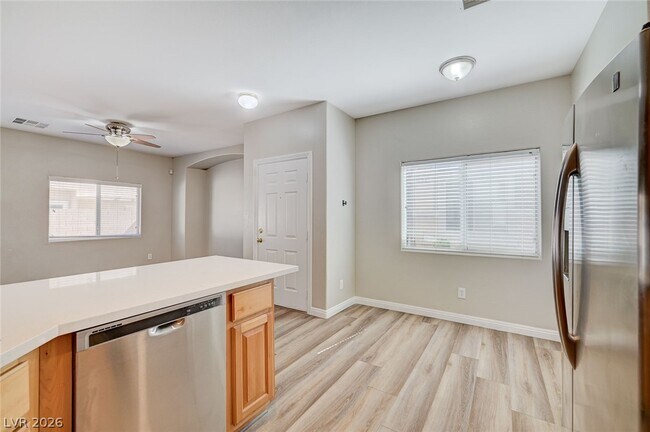 Building Photo - 8749 Horizon Wind Ave