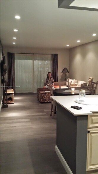 Building Photo - 677 NE 24th St