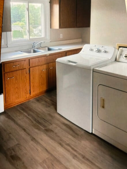 Building Photo - 2718 Stenzel Ave