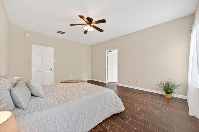 Building Photo - 10427 Lyndon Meadows Dr