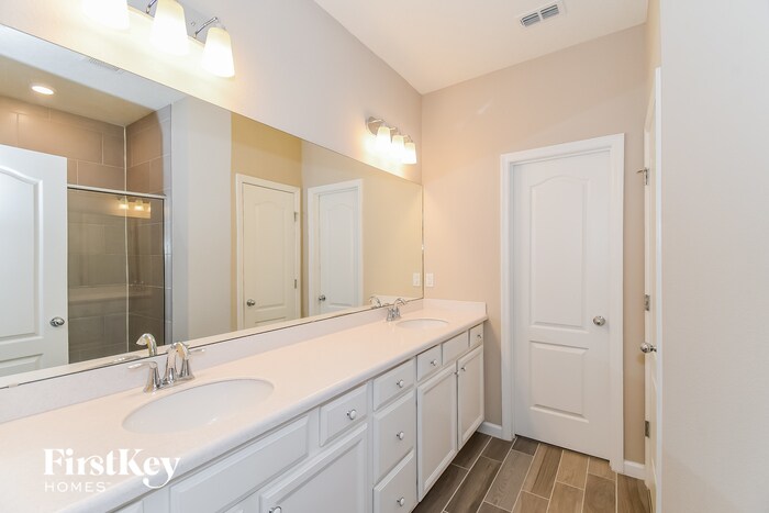 Building Photo - 1544 Mathews Manor Dr